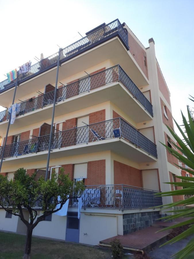 Residence I Cormorani Лоано Экстерьер фото