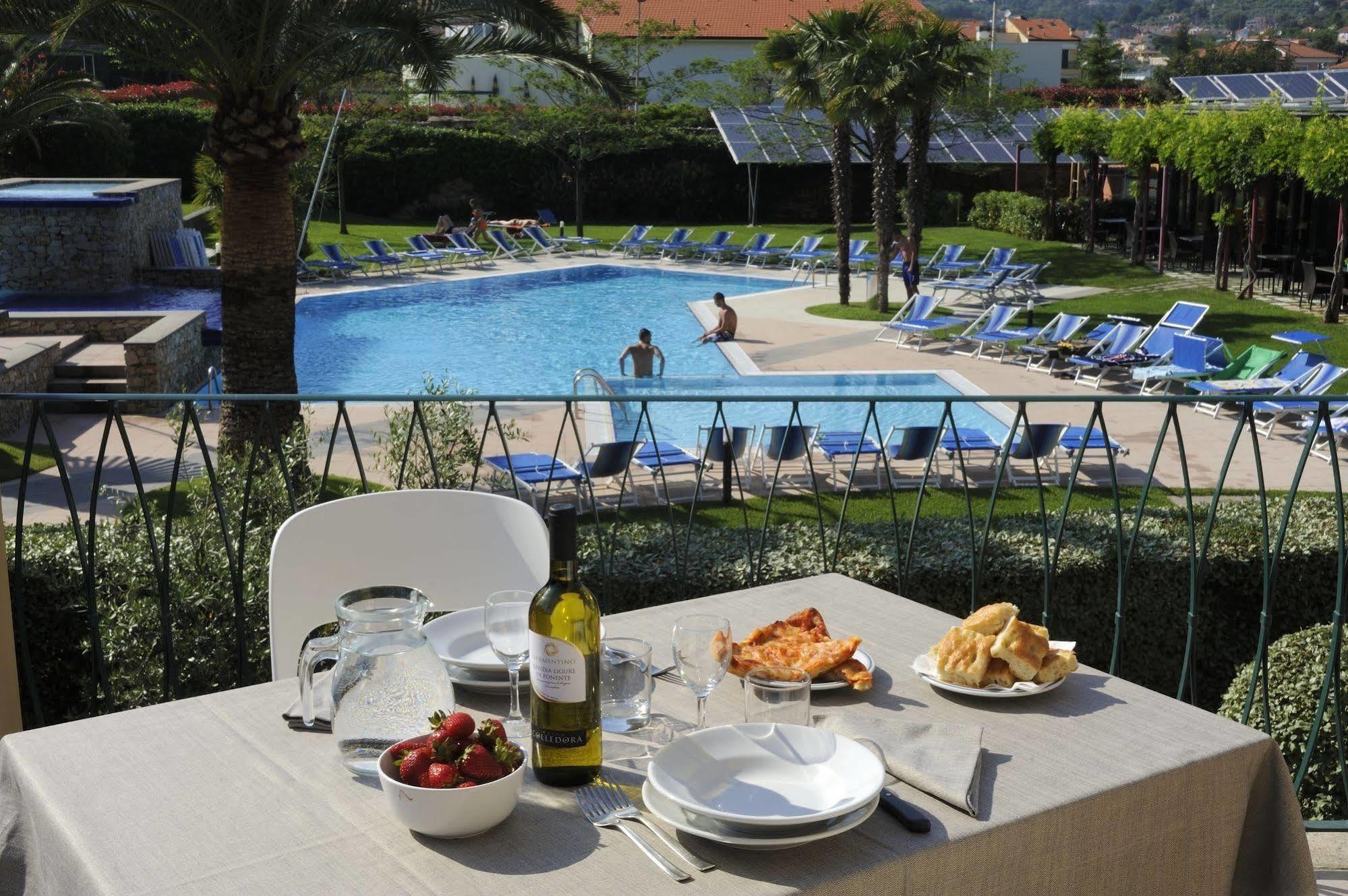 Residence I Cormorani Лоано Экстерьер фото