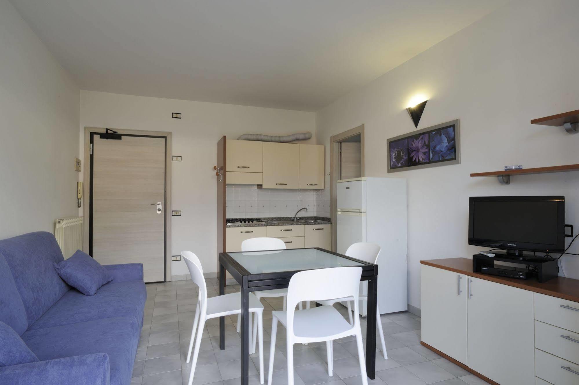 Residence I Cormorani Лоано Экстерьер фото